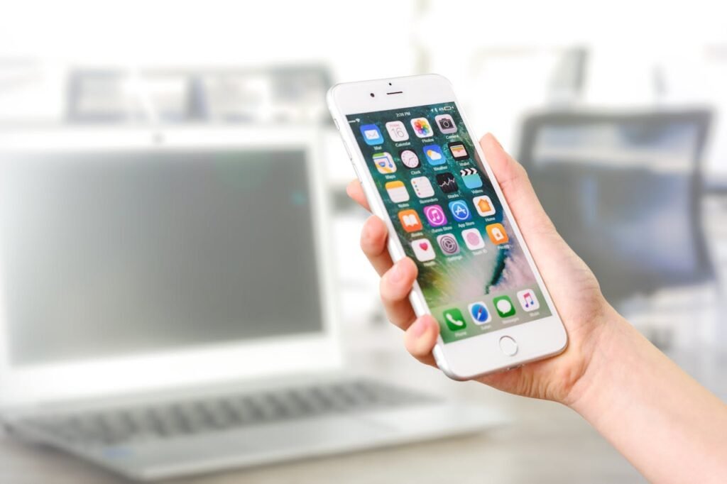 pexels photo 887751 887751 How to Transfer Photos from iPhone to Android